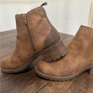 Women’s Chelsea Boots